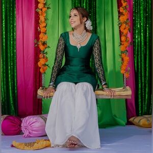 Elegant Green and White Dress with Lace Sleeves